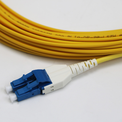 LC Uniboot Zip Cod SingleMode G657.A1 BendInsensitive Duplex 2mm LSZH خسارة منخفضة 0.15dB سلك التصحيح الألياف