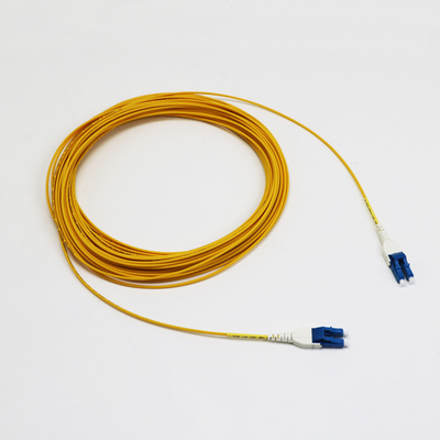 يونيبوت LC Fiber Jumper 1M LC UPC إلى LC UPC وضع واحد G657.A1 BendInsensitive 2mm LSZH خسارة منخفضة 0.15dB سلك التصحيح بالألياف