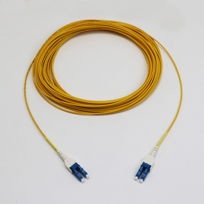 يونيبوت LC Fiber Jumper 1M LC UPC إلى LC UPC وضع واحد G657.A1 BendInsensitive 2mm LSZH خسارة منخفضة 0.15dB سلك التصحيح بالألياف