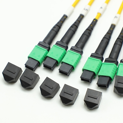 100G 200G MPO الذكور الإناث 8 12 16 24 الألياف إلى MPO الإناث الذكور كابل التشغيل الضوئي للألياف الضوئية للأسلاك عالية الكثافة في المساحات الصغيرة