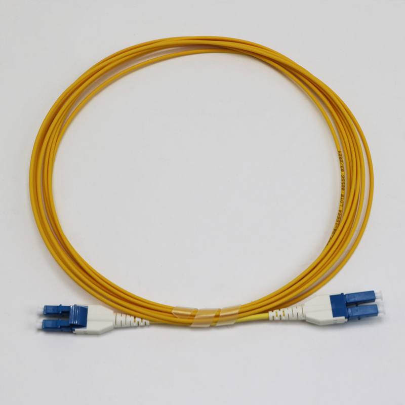 LC Uniboot Zip Cod SingleMode G657.A1 BendInsensitive Duplex 2mm LSZH خسارة منخفضة 0.15dB سلك التصحيح الألياف